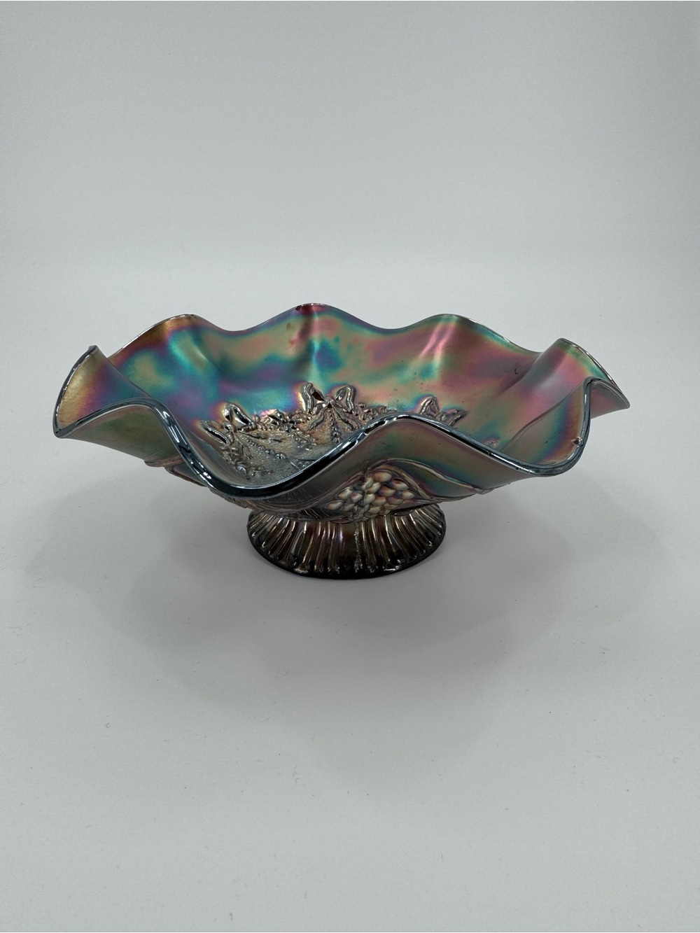 Northwood Star of David and Bows Amethyst Carnival Glass Ruffled Footed Bowl